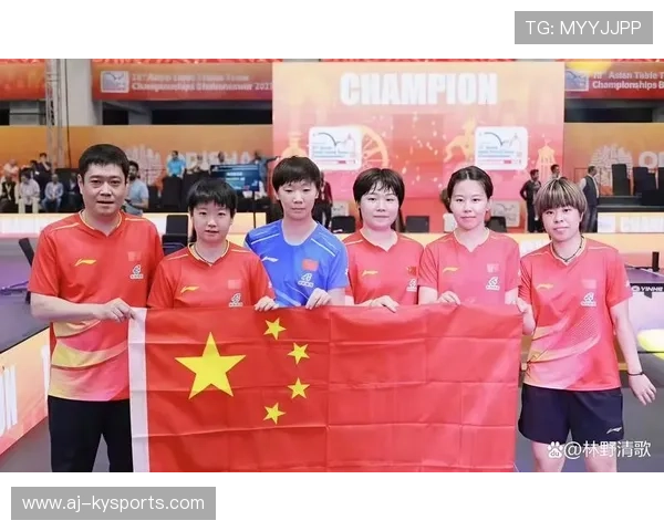 球员赛后与球迷合影留念传递温暖与感谢之情